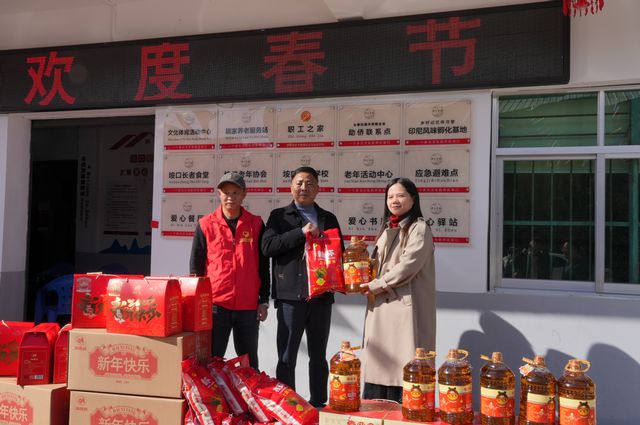 联合各界爱心人士向永春侨区垵口送去新春关爱ayx爱游戏体育网页版入口香港商报厦门站(图5)