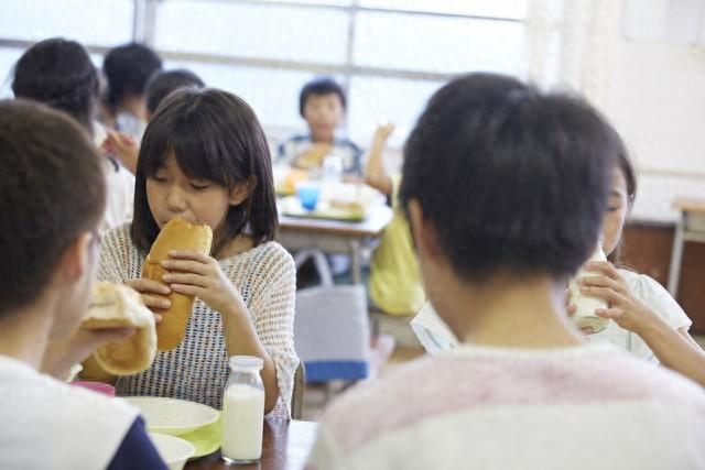 调皮的同桌如何教孩子处理爱游戏体育孩子上