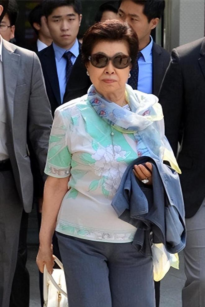 子“共享”同一女星亲兄弟为财权内斗互撕爱游戏app网站韩国财阀家族丑闻：父(图10)