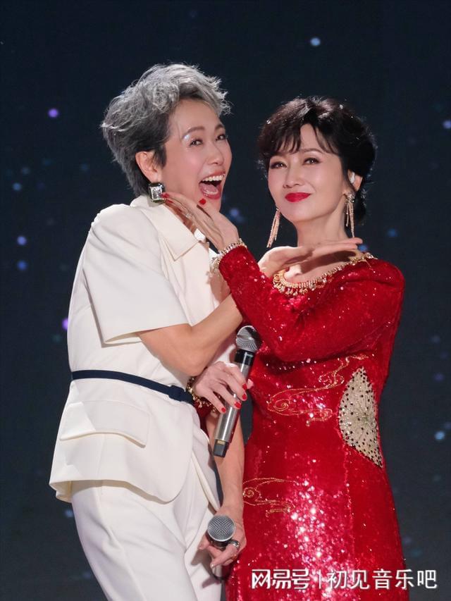 许仙30年后撒糖竟藏惊天秘密爱游戏app神仙售后！白娘子(图3)